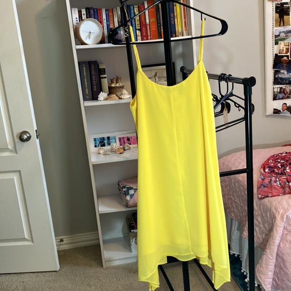 Flower, yellow dress - Picture 4 of 4